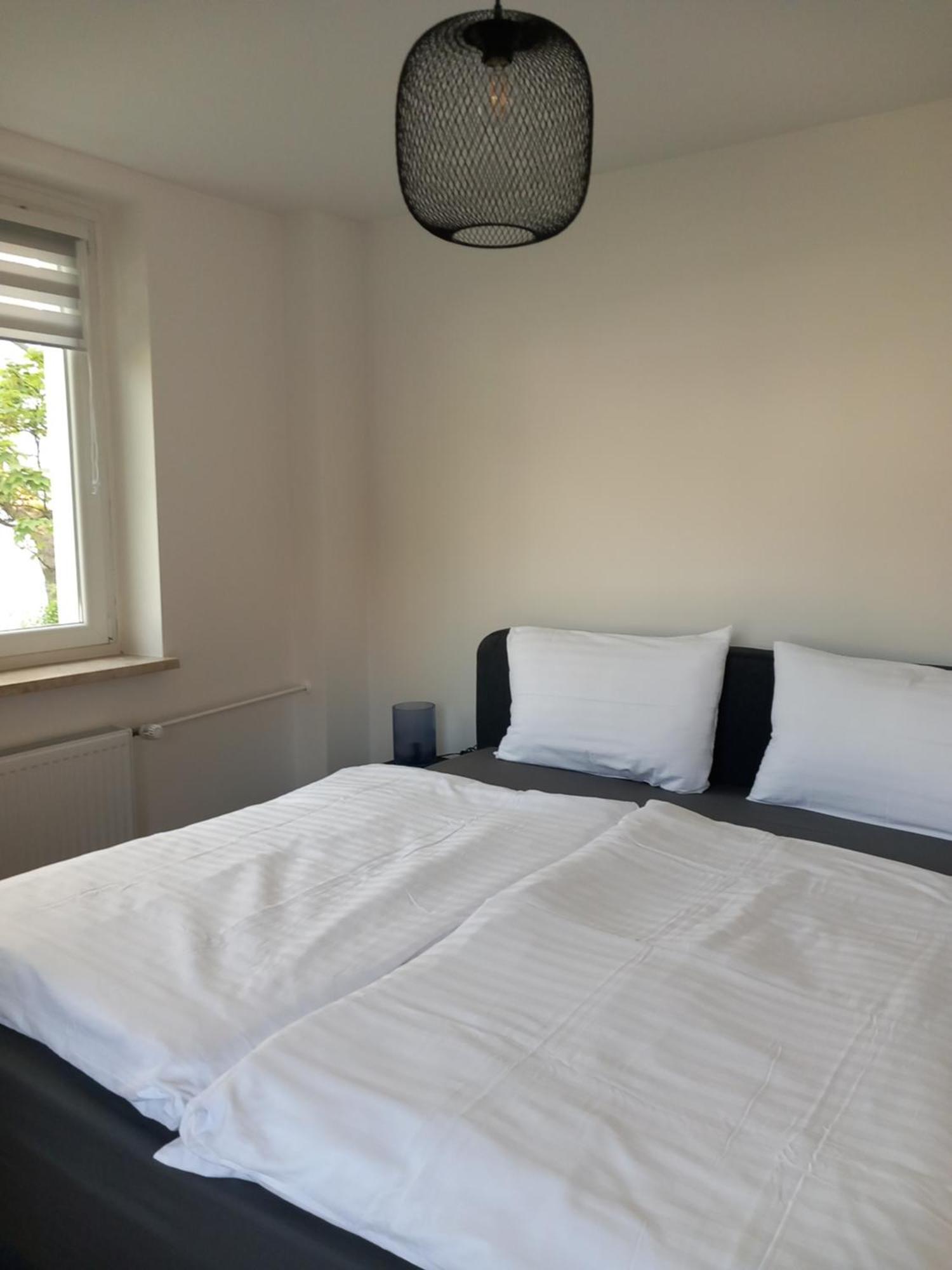 City Apartment Duisburg 1#Netflix &Wlan &Kingsize Bett &Kaffee Maschine & Central & 500M Innenhafen & 2 Min U Bahn ภายนอก รูปภาพ