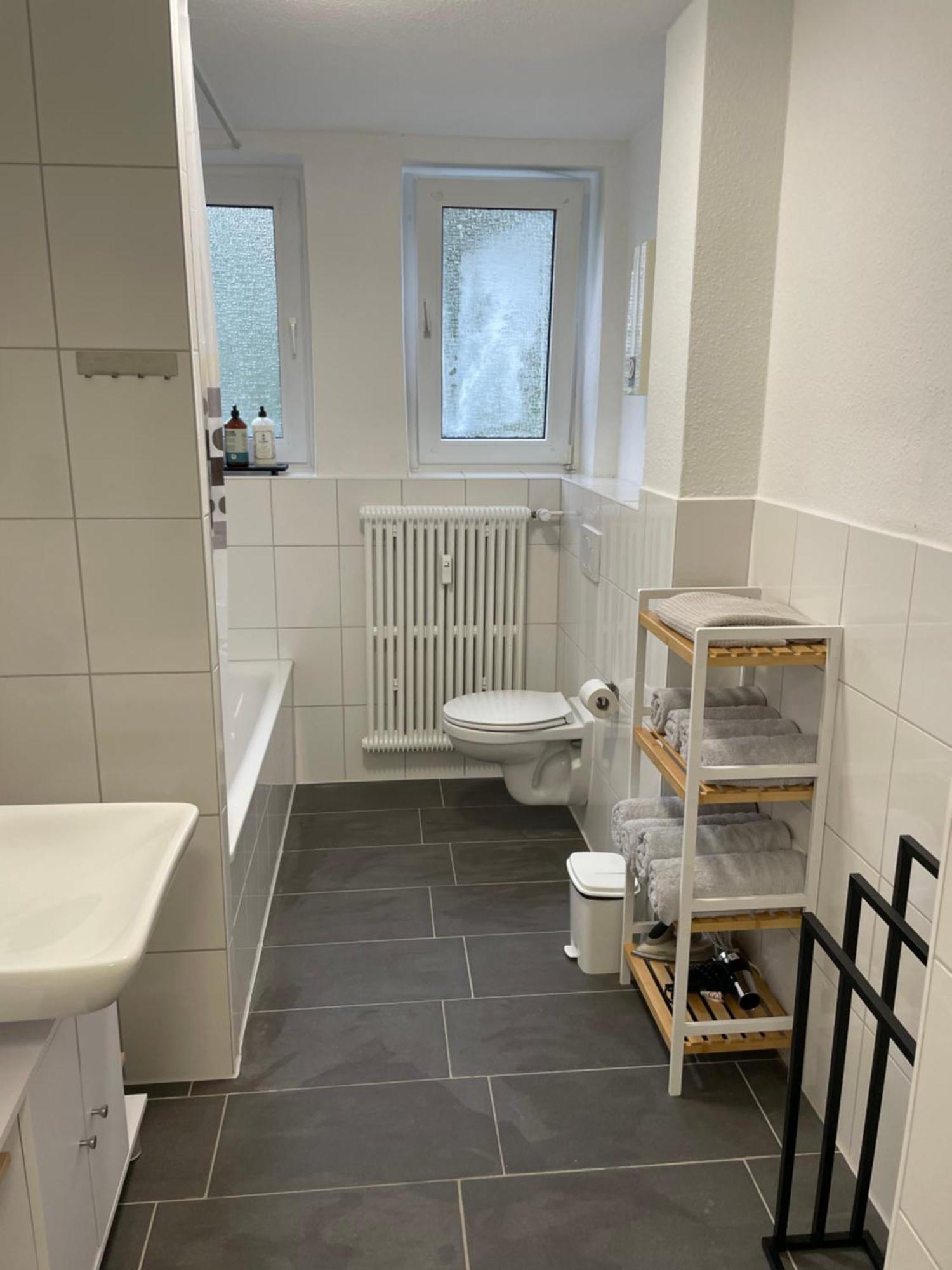 City Apartment Duisburg 1#Netflix &Wlan &Kingsize Bett &Kaffee Maschine & Central & 500M Innenhafen & 2 Min U Bahn ภายนอก รูปภาพ