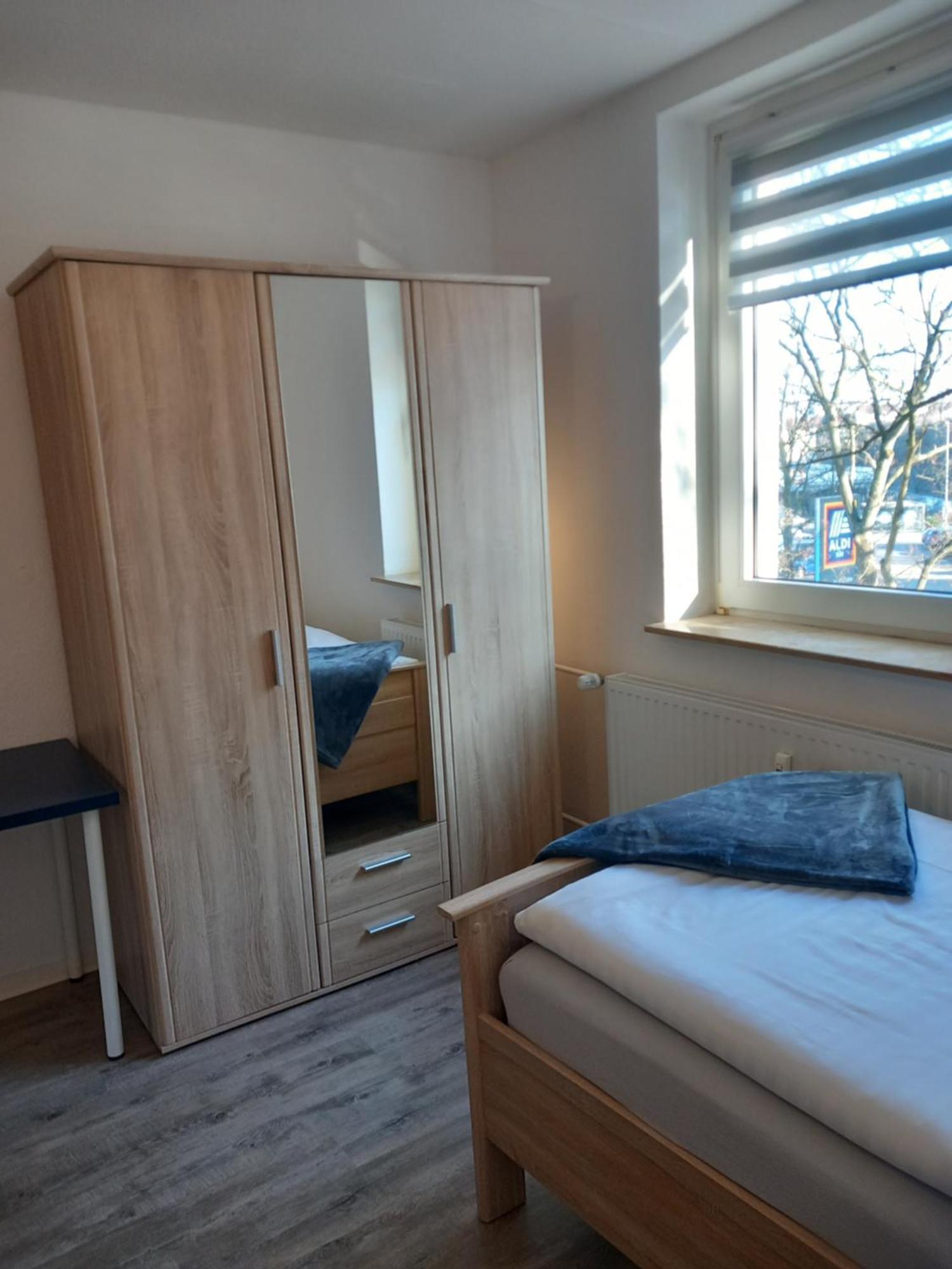 City Apartment Duisburg 1#Netflix &Wlan &Kingsize Bett &Kaffee Maschine & Central & 500M Innenhafen & 2 Min U Bahn ภายนอก รูปภาพ