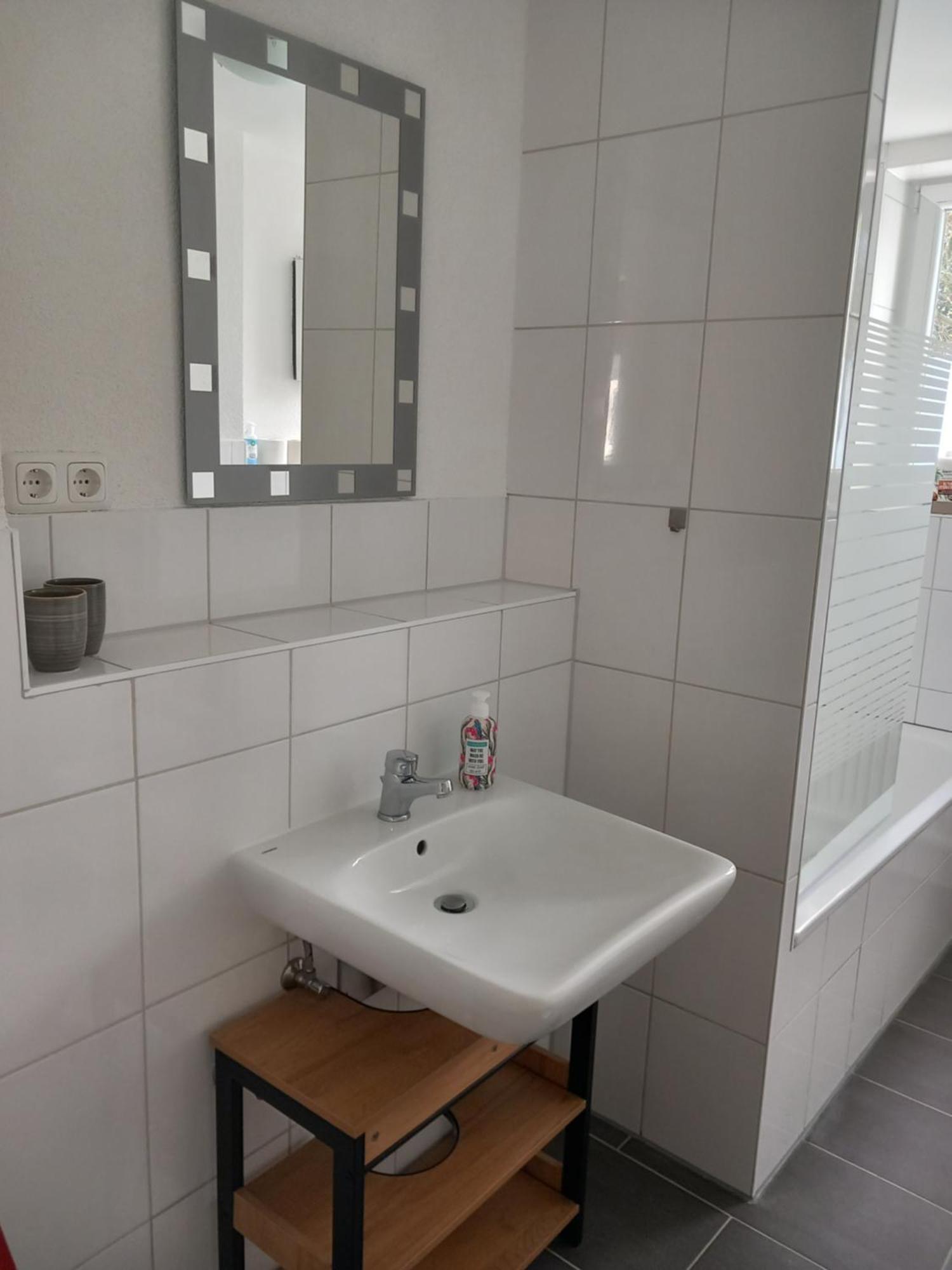 City Apartment Duisburg 1#Netflix &Wlan &Kingsize Bett &Kaffee Maschine & Central & 500M Innenhafen & 2 Min U Bahn ภายนอก รูปภาพ